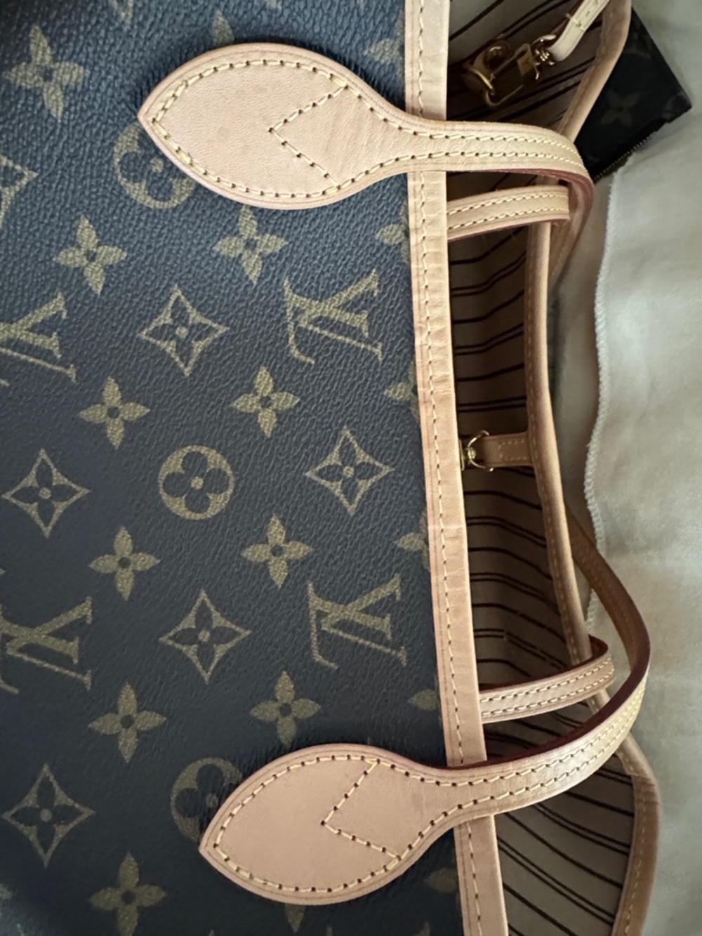Louis Vuitton Monogram Canvas Tote MM with Pouch - Picture 5 of 15